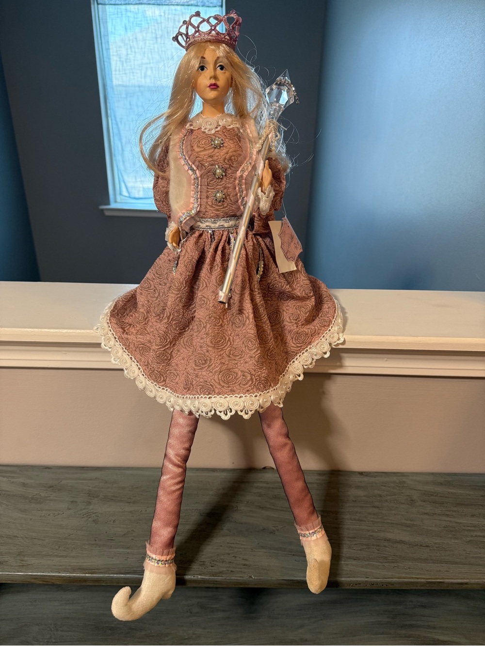 Bella Luxx Rose Princess Shelf Sitter